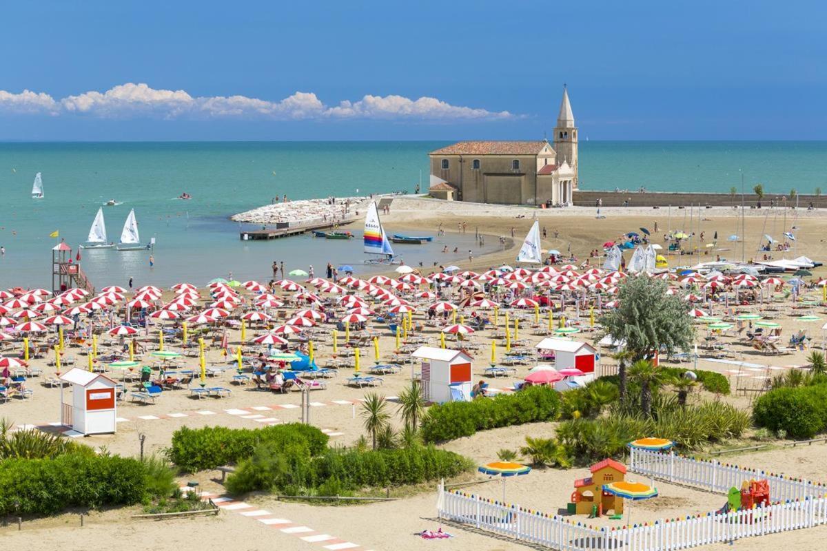 Ampio Bilocale Caorle Lungomare Levante Екстериор снимка