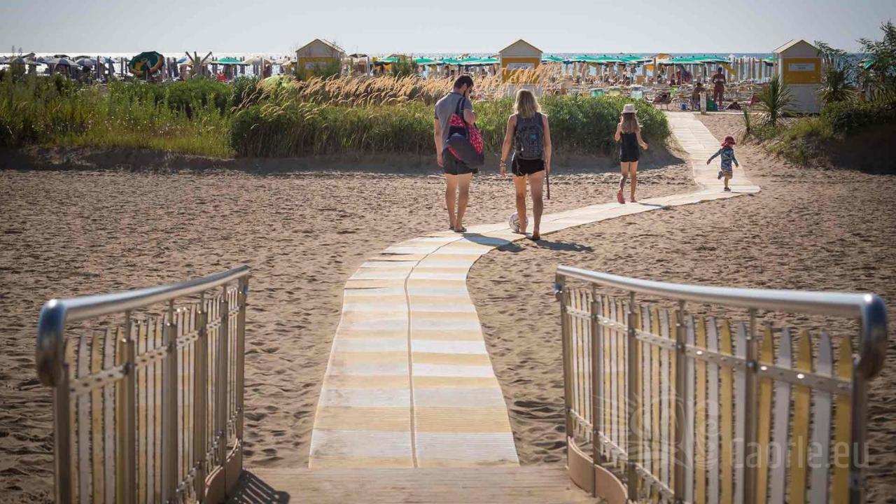 Ampio Bilocale Caorle Lungomare Levante Екстериор снимка